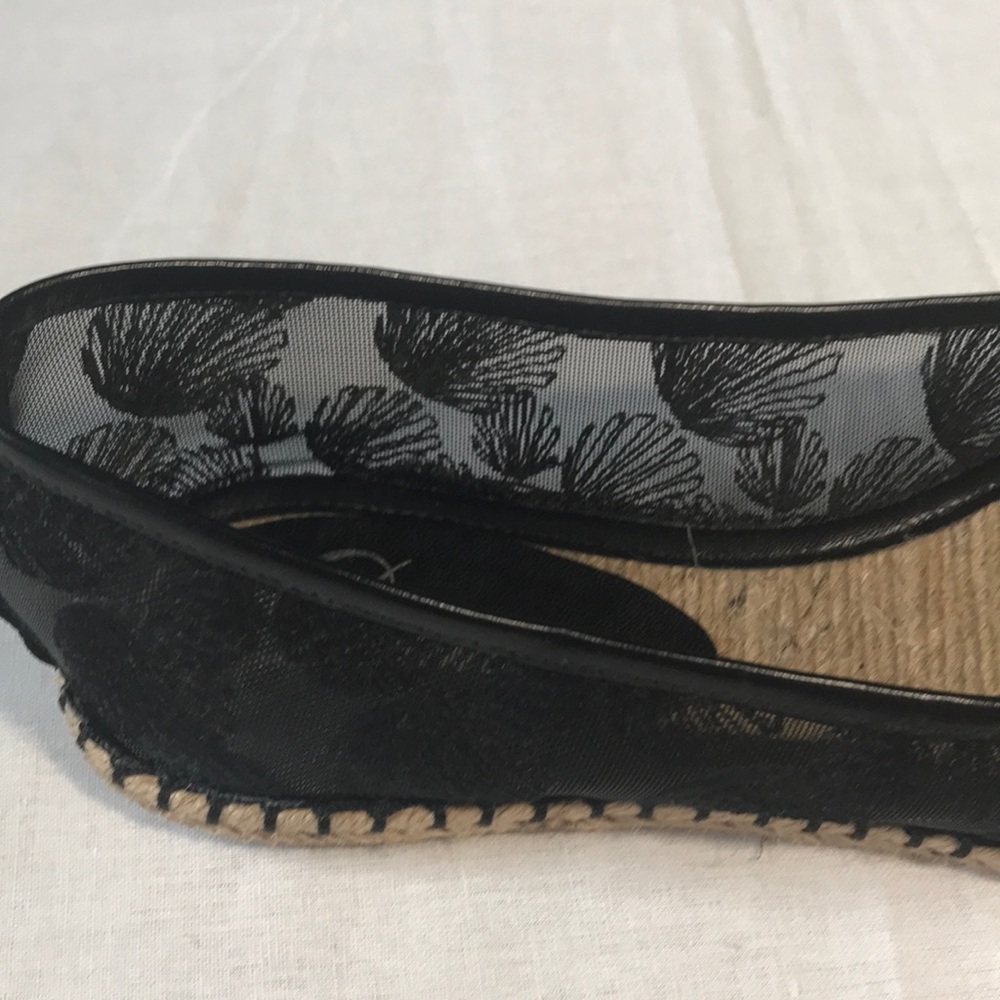 Delman black flats shoes with floral embroidery - Picture 5 of 8